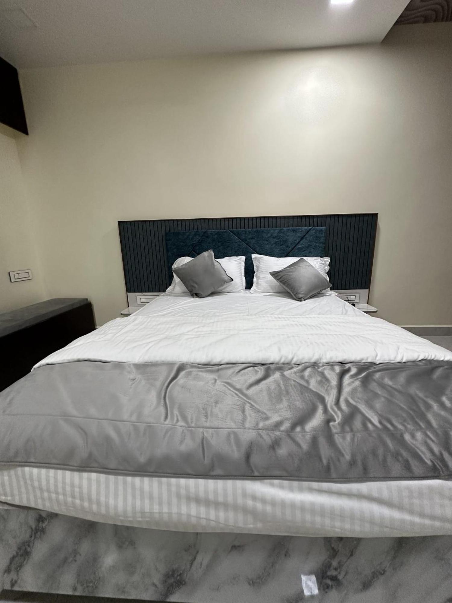 Jai Raja'S Tower Hotel Karaikudi Kültér fotó